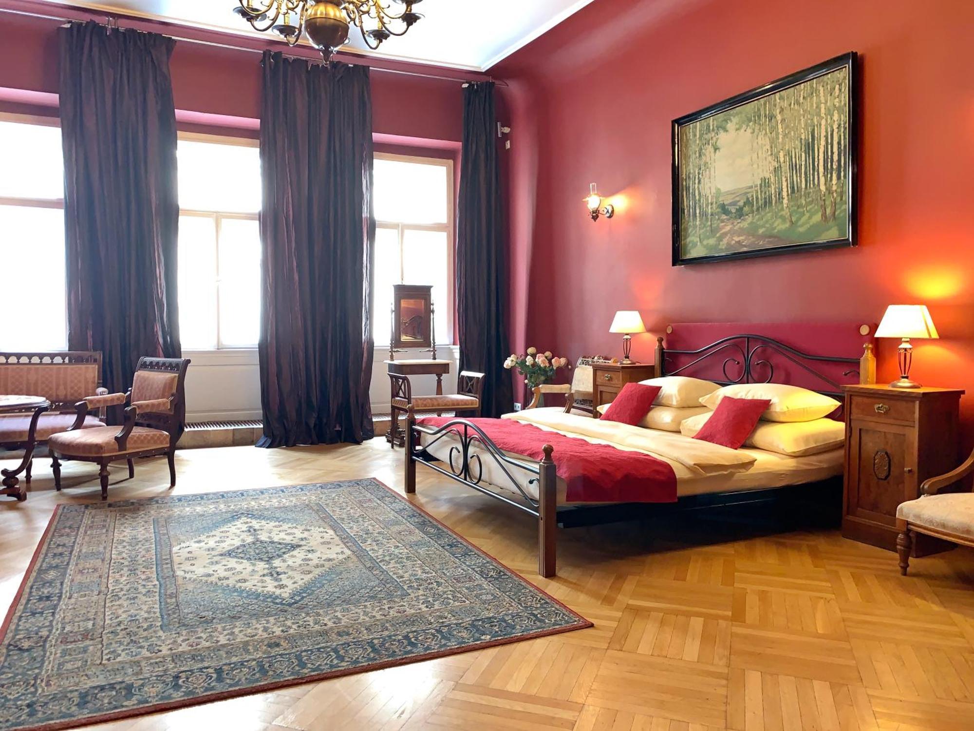 Small Luxury Palace Praga